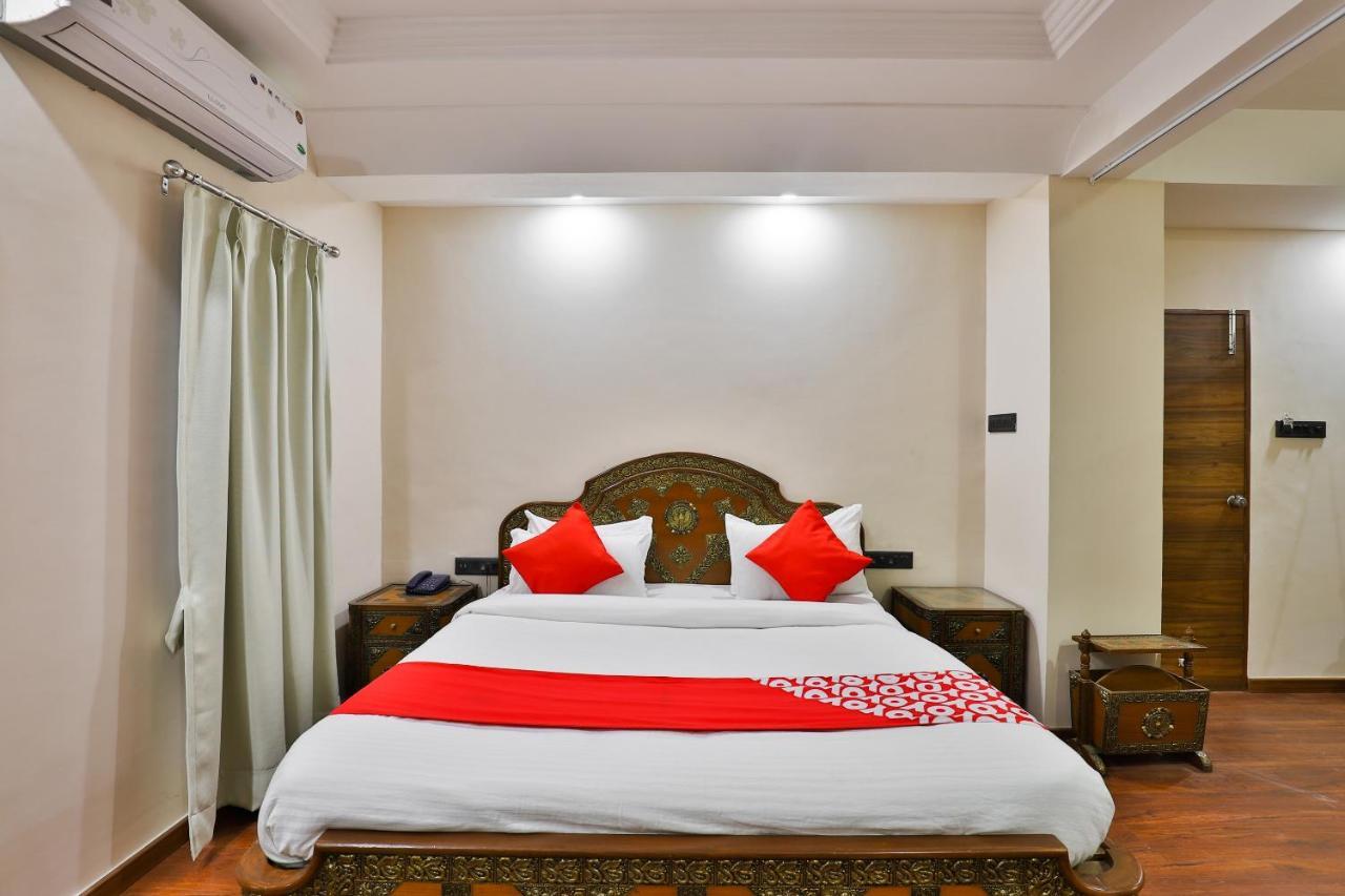 Oyo 23540 Hotel Suryakant Раджкот Екстер'єр фото