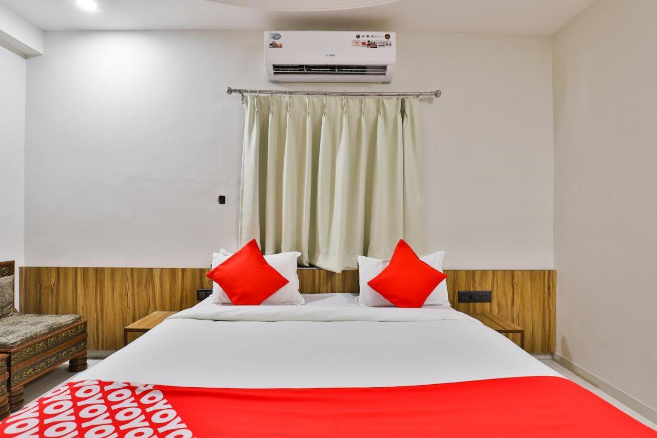 Oyo 23540 Hotel Suryakant Раджкот Екстер'єр фото