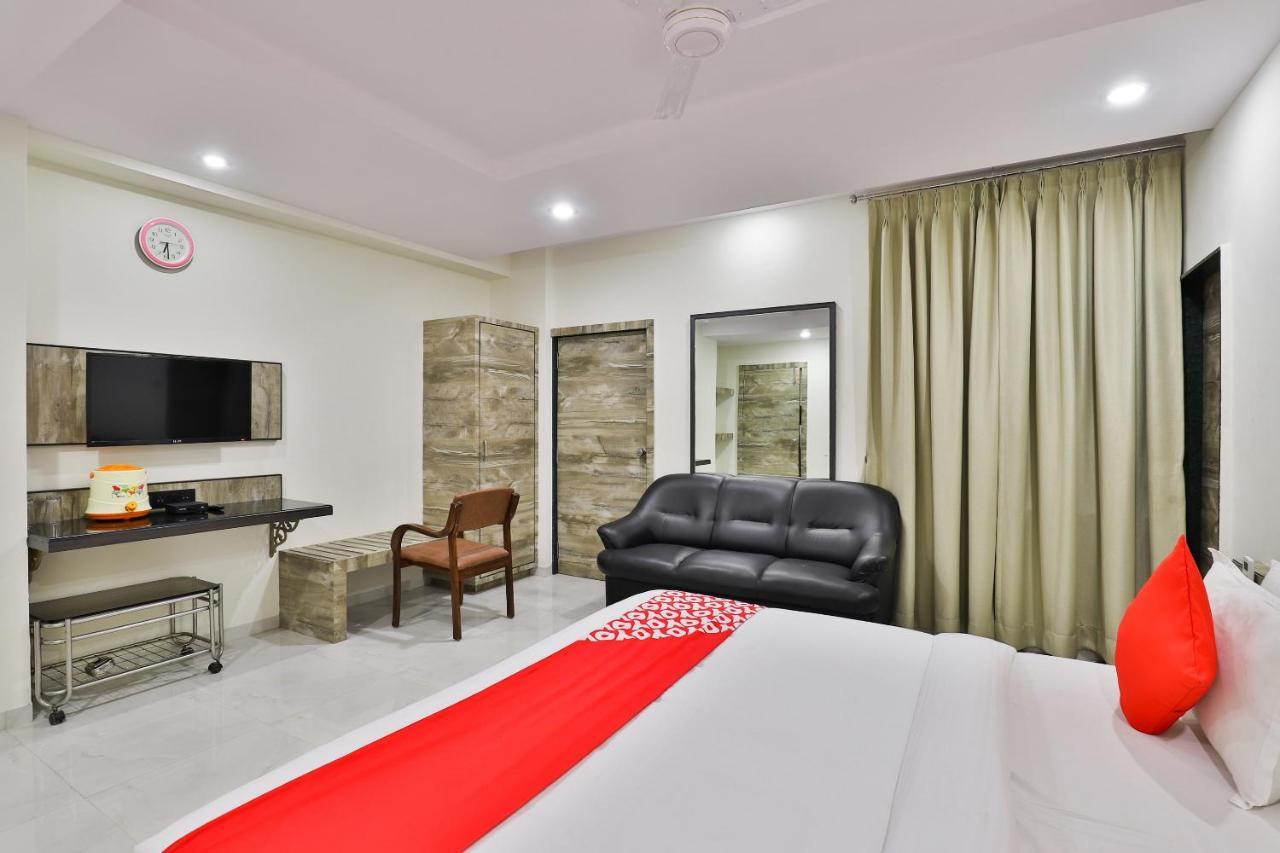 Oyo 23540 Hotel Suryakant Раджкот Екстер'єр фото
