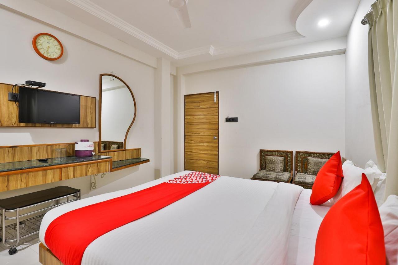 Oyo 23540 Hotel Suryakant Раджкот Екстер'єр фото