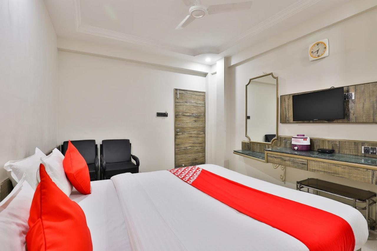 Oyo 23540 Hotel Suryakant Раджкот Екстер'єр фото